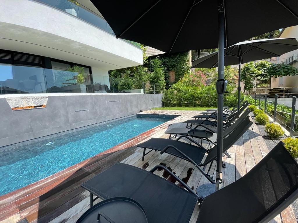 Aparthotel Villa V With Heated Pool Rijeka Eksteriør billede