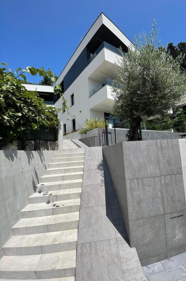 Aparthotel Villa V With Heated Pool Rijeka Eksteriør billede